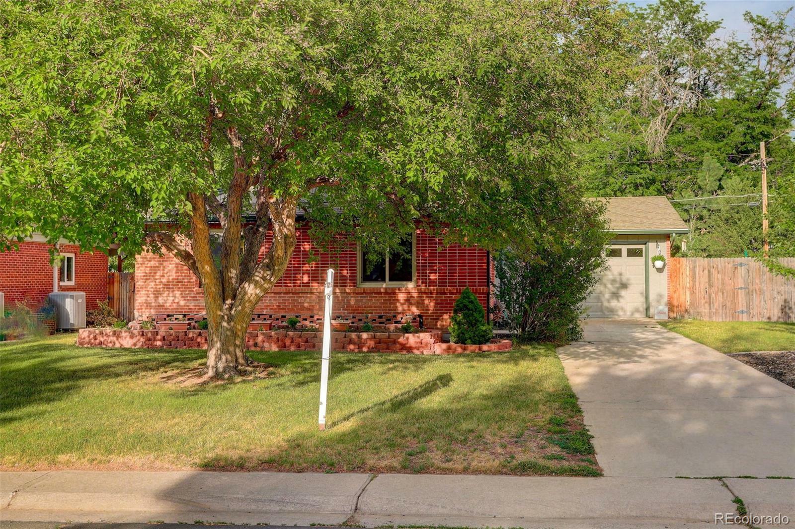 Property Photo:  1634 S Elm Street  CO 80222 