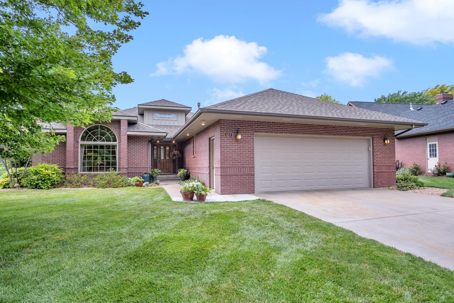 Property Photo:  127 Kingsway  KS 67062 