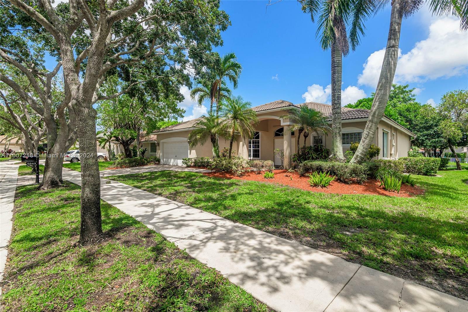 Property Photo:  3843 Oak Ridge Cir  FL 33331 