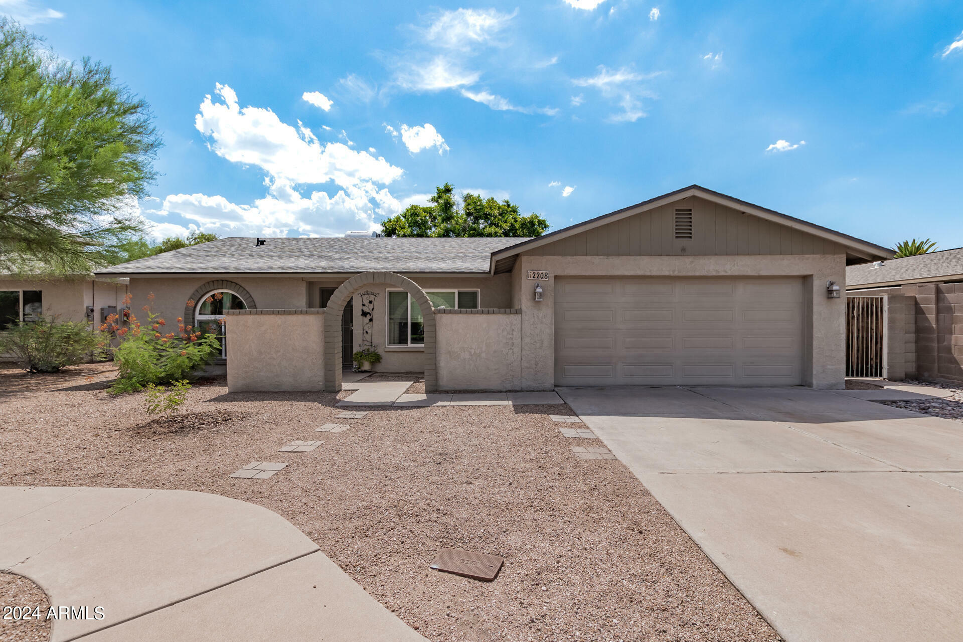 Property Photo:  2208 S Noche De Paz Street  AZ 85202 