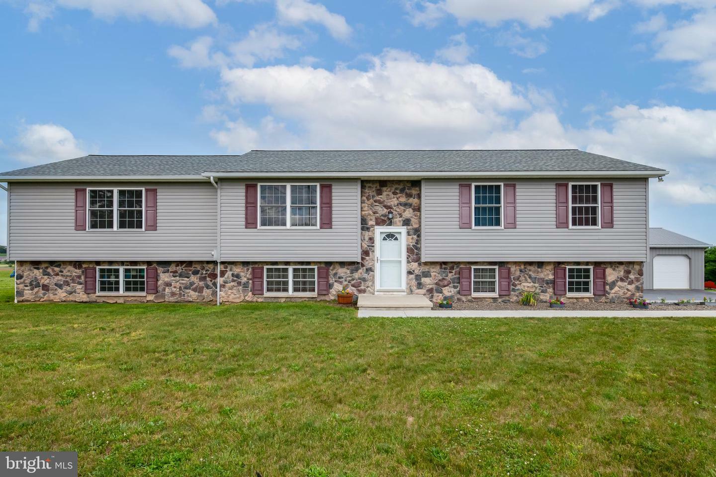 Property Photo:  944 Frystown Road  PA 17026 