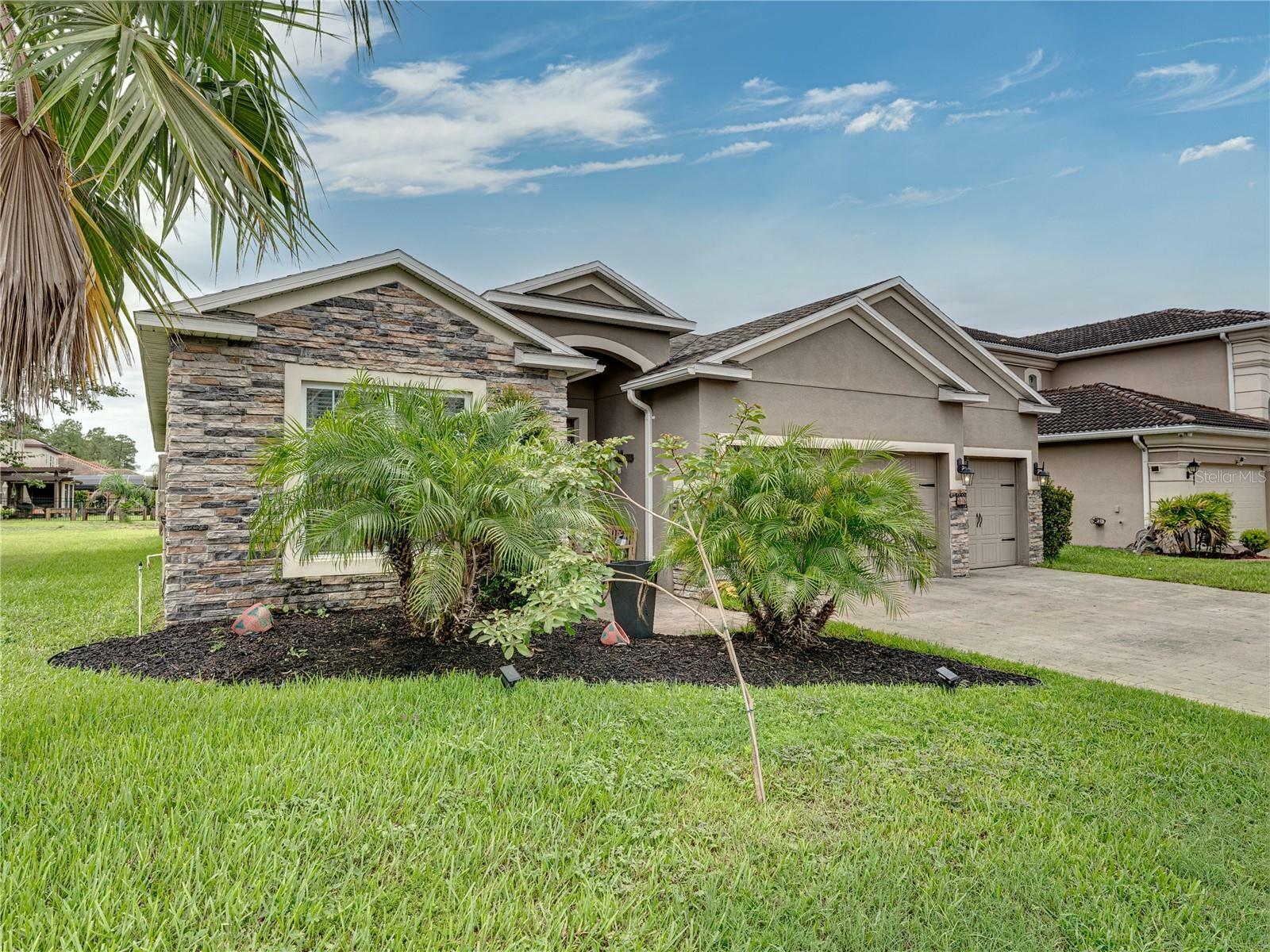 Property Photo:  533 Wilmont Ter  FL 33837 