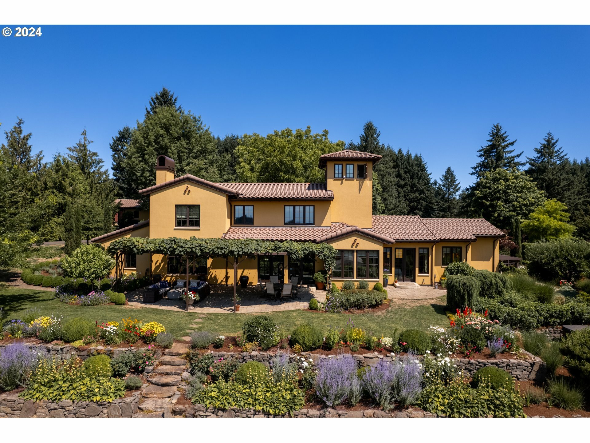 Property Photo: 17001 NE Fairview Dr OR 97115