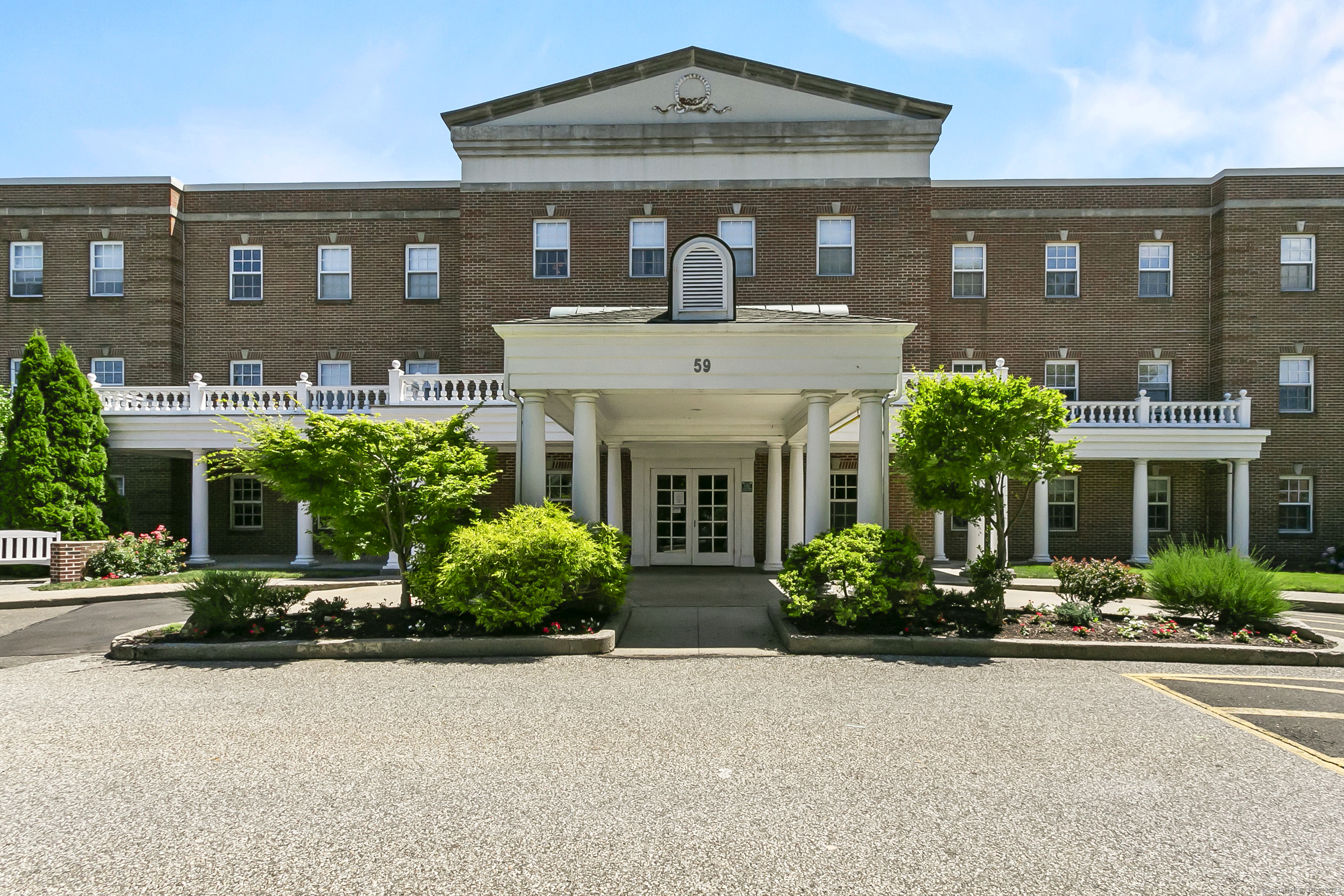 Property Photo: 59 Courtland Avenue Apt 3Q CT 06902