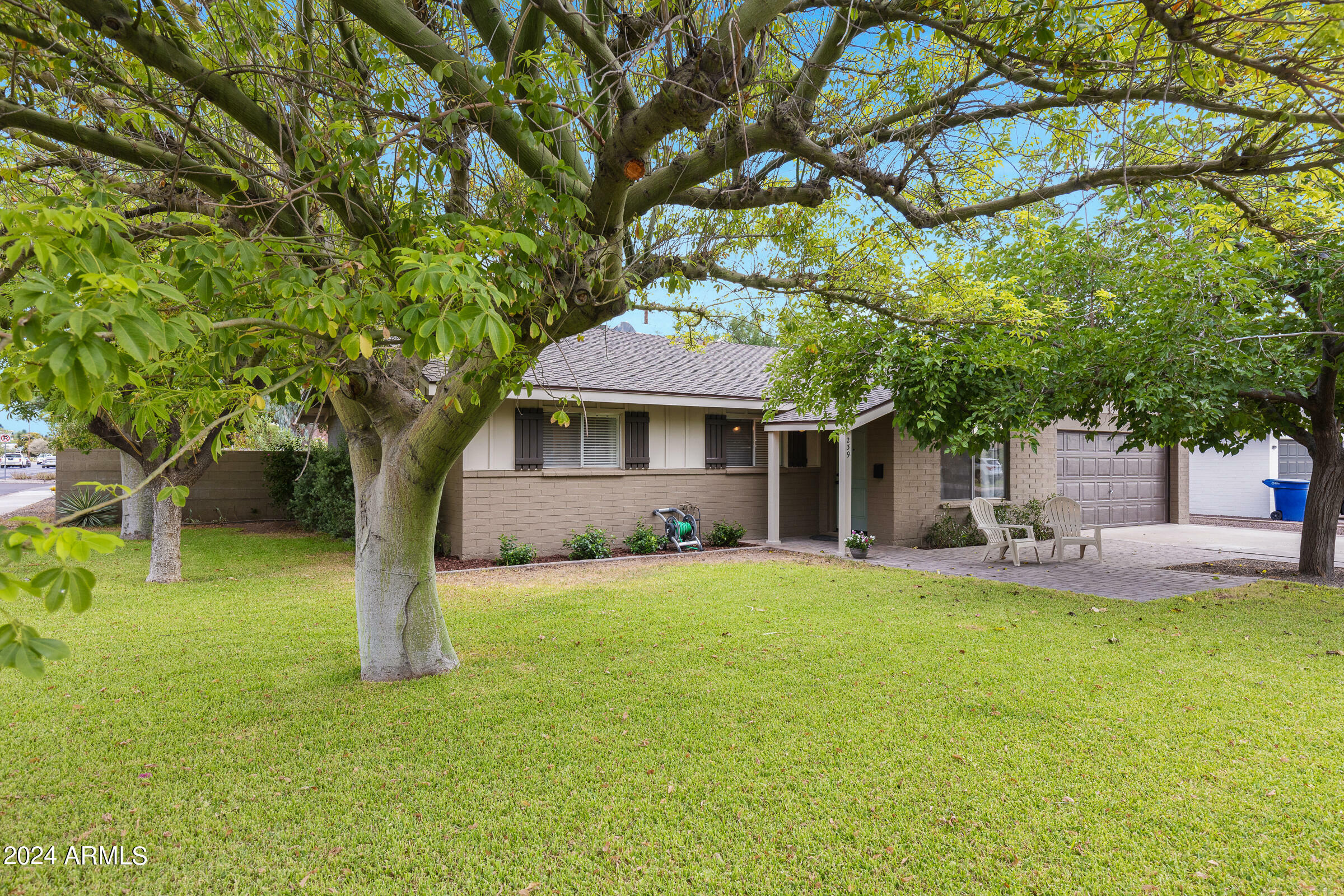 Property Photo: 239 E Huntington Drive AZ 85282