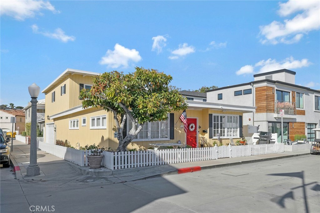 Property Photo:  1510 1/2 Abalone Place  CA 92662 