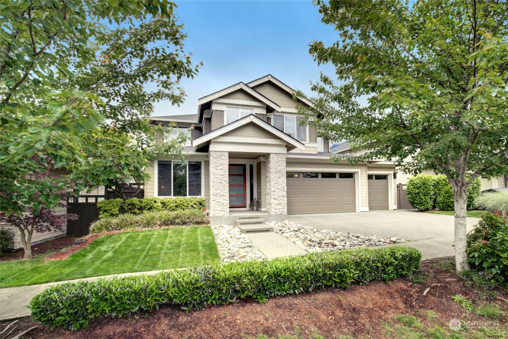 Property Photo: 872 SE 11th Street WA 98045