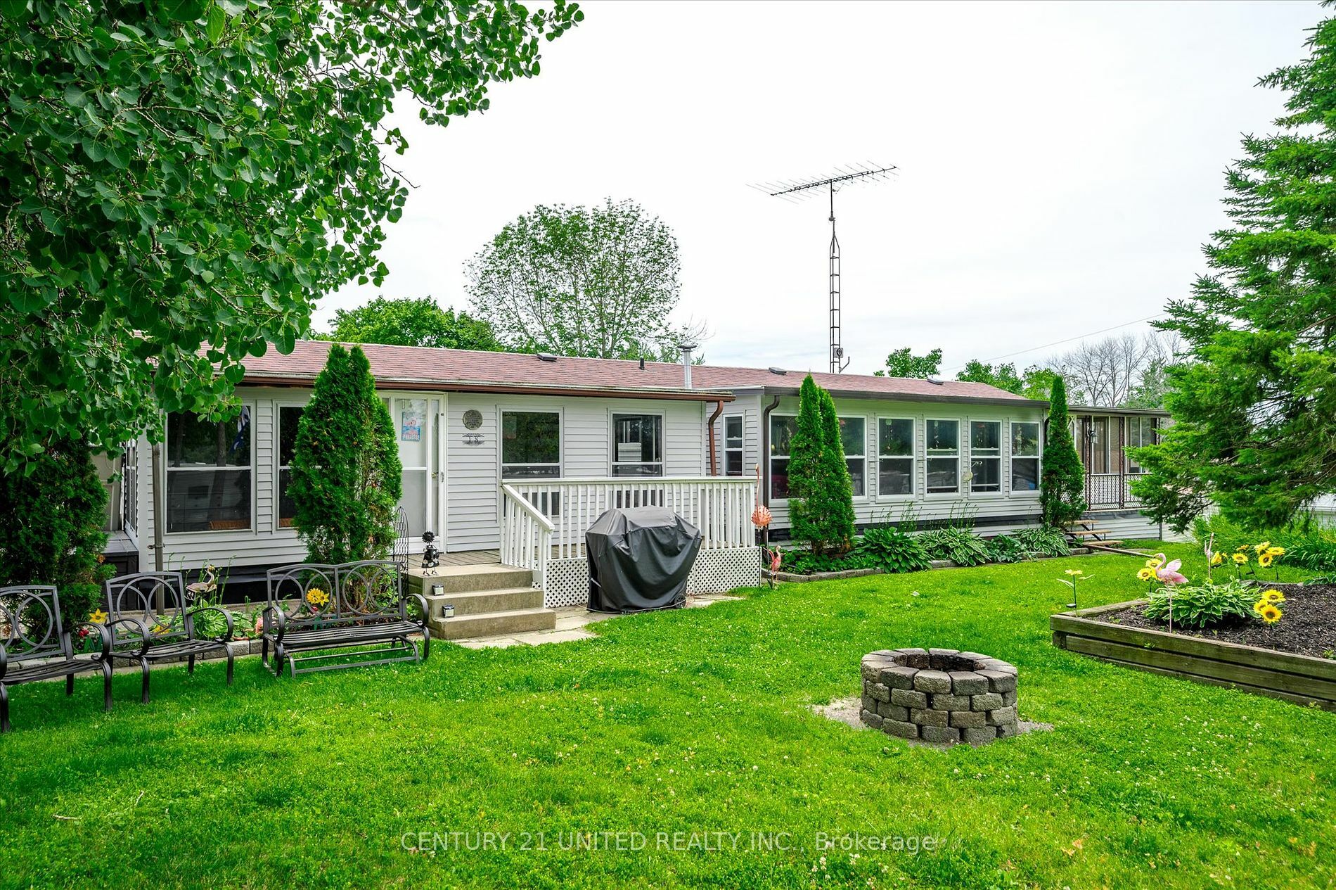 Property Photo:  18 Bayview Dr  ON K0L 2G0 