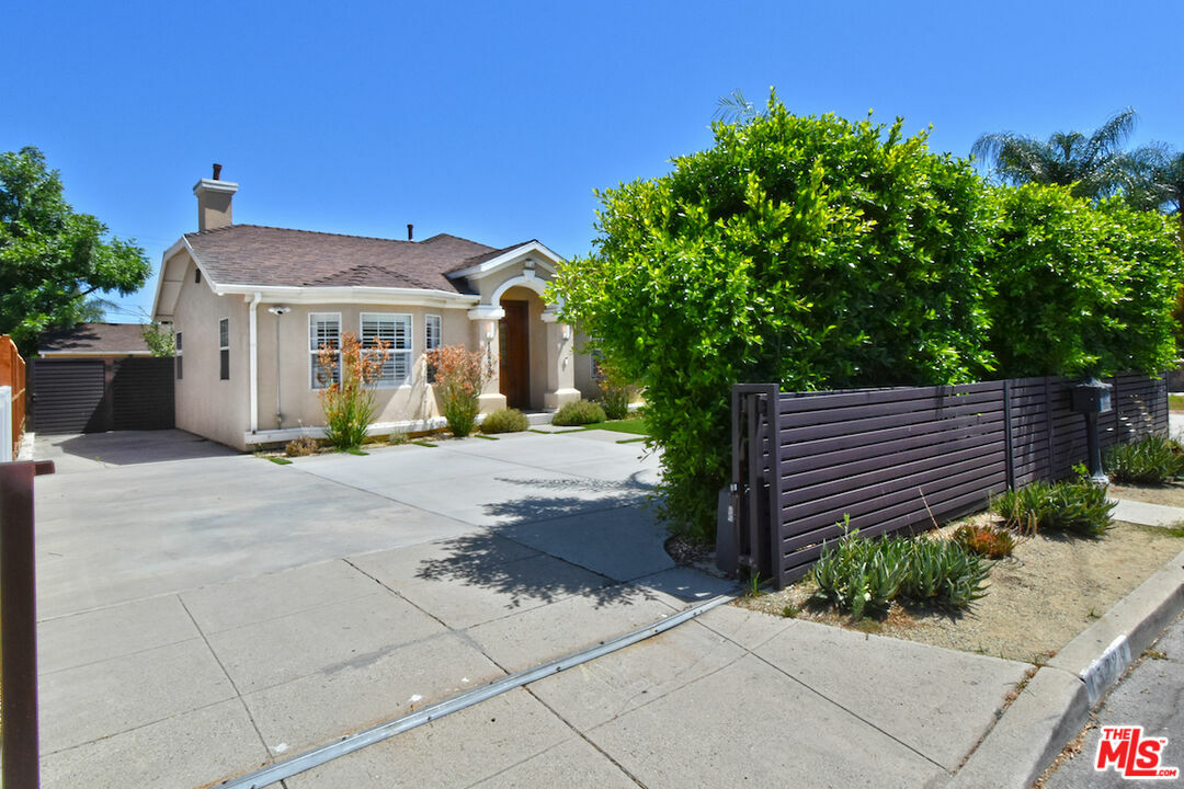 Property Photo:  15229   Camarillo St  CA 91403 