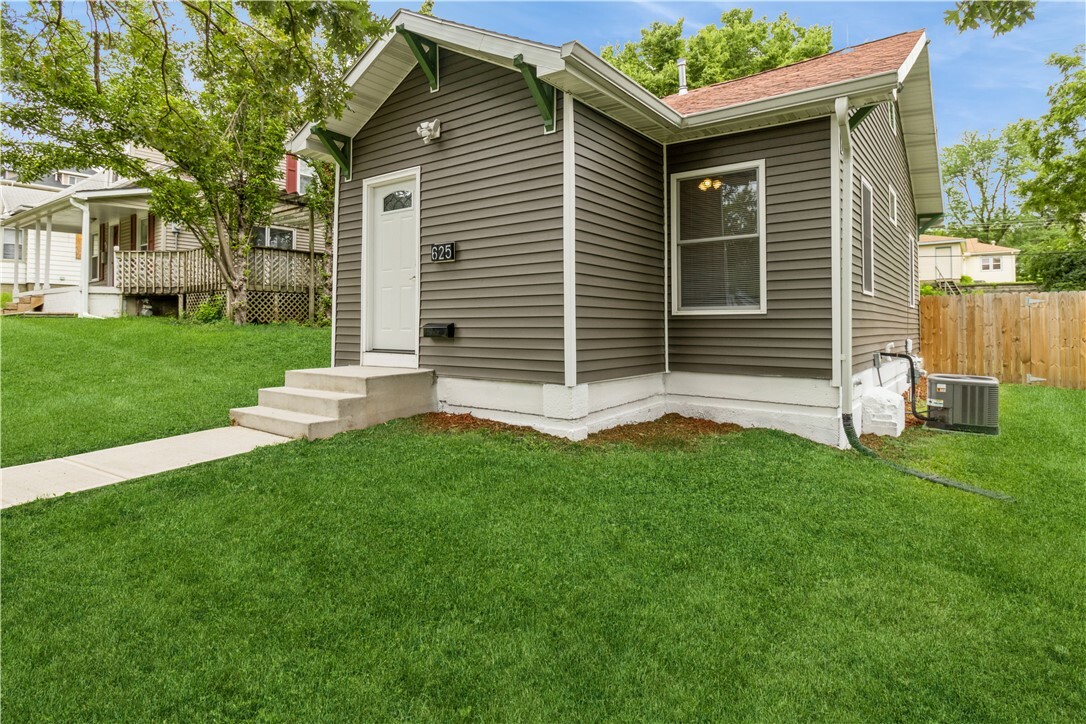 Property Photo:  625 Kirkwood Avenue  IA 50315 