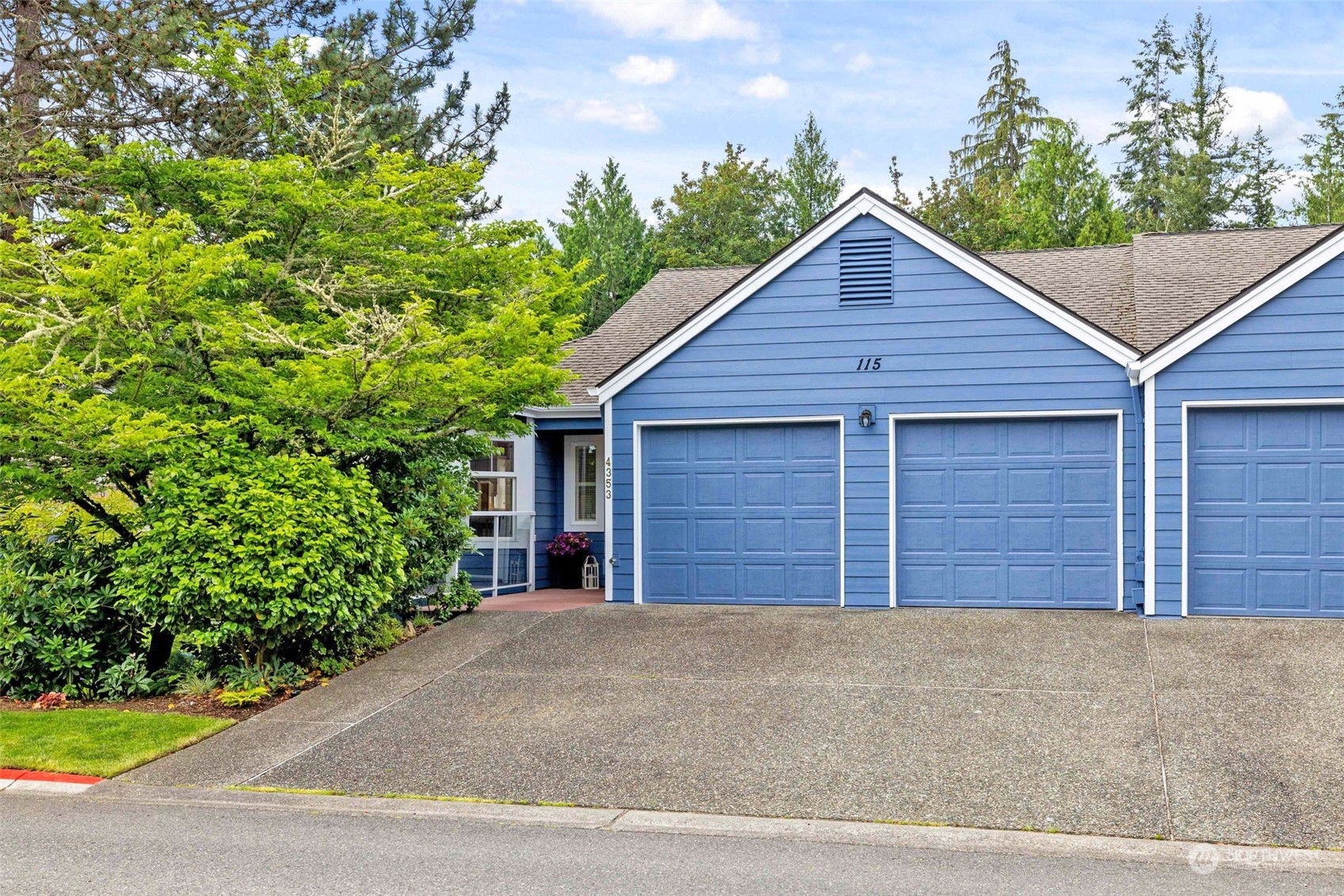 Property Photo:  4353 Providence Point Place SE 2610  WA 98029 