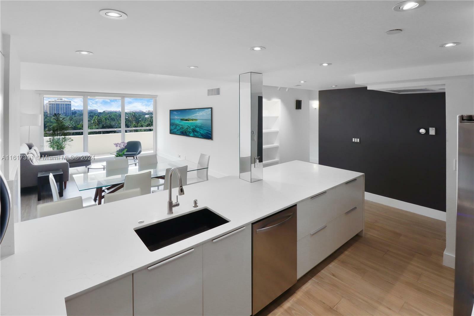 Property Photo: 170 Ocean Lane Dr 810 FL 33149