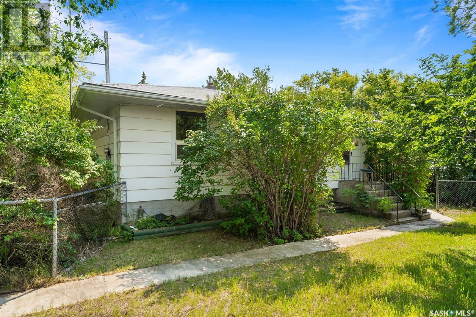 Property Photo:  75 Kelly Avenue  SK S0G 3C0 