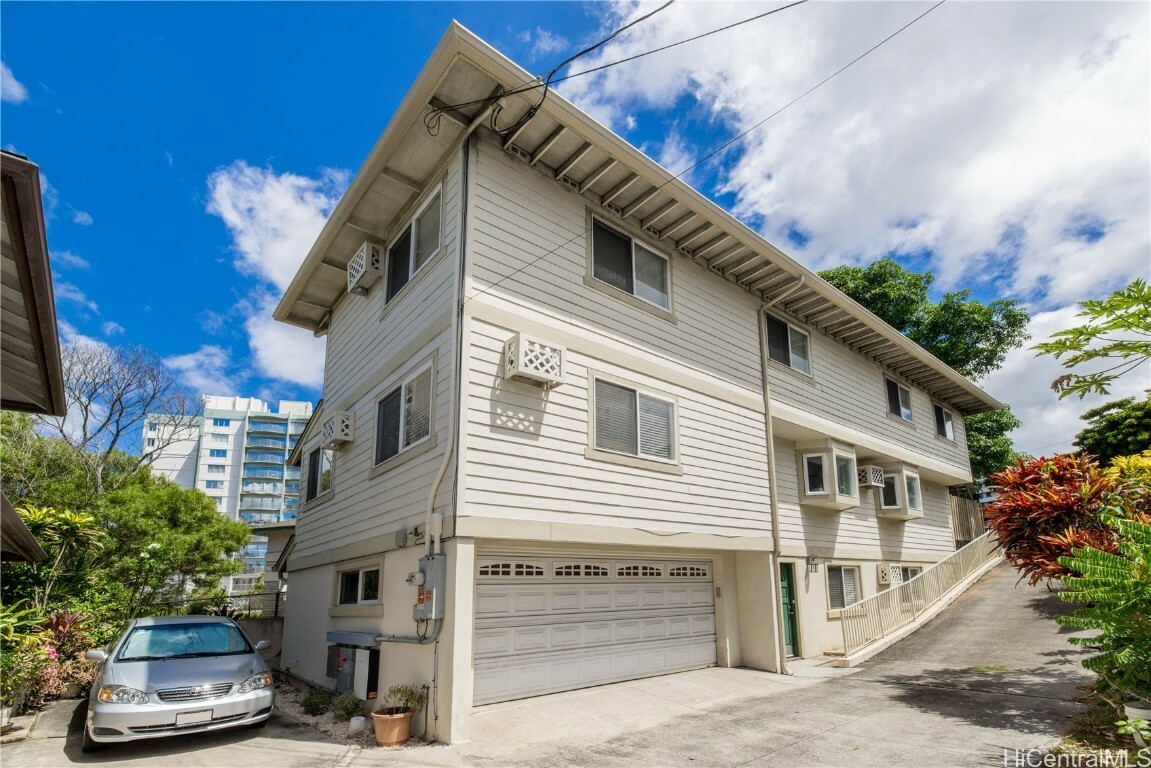 Property Photo:  739 Kinalau Place A &Amp B  HI 96813 