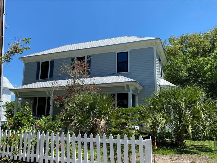 Property Photo: 510 W Oak Street FL 34266