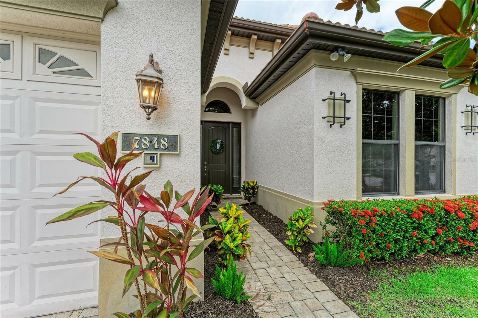 Property Photo:  7848 Valderrama Way  FL 34202 