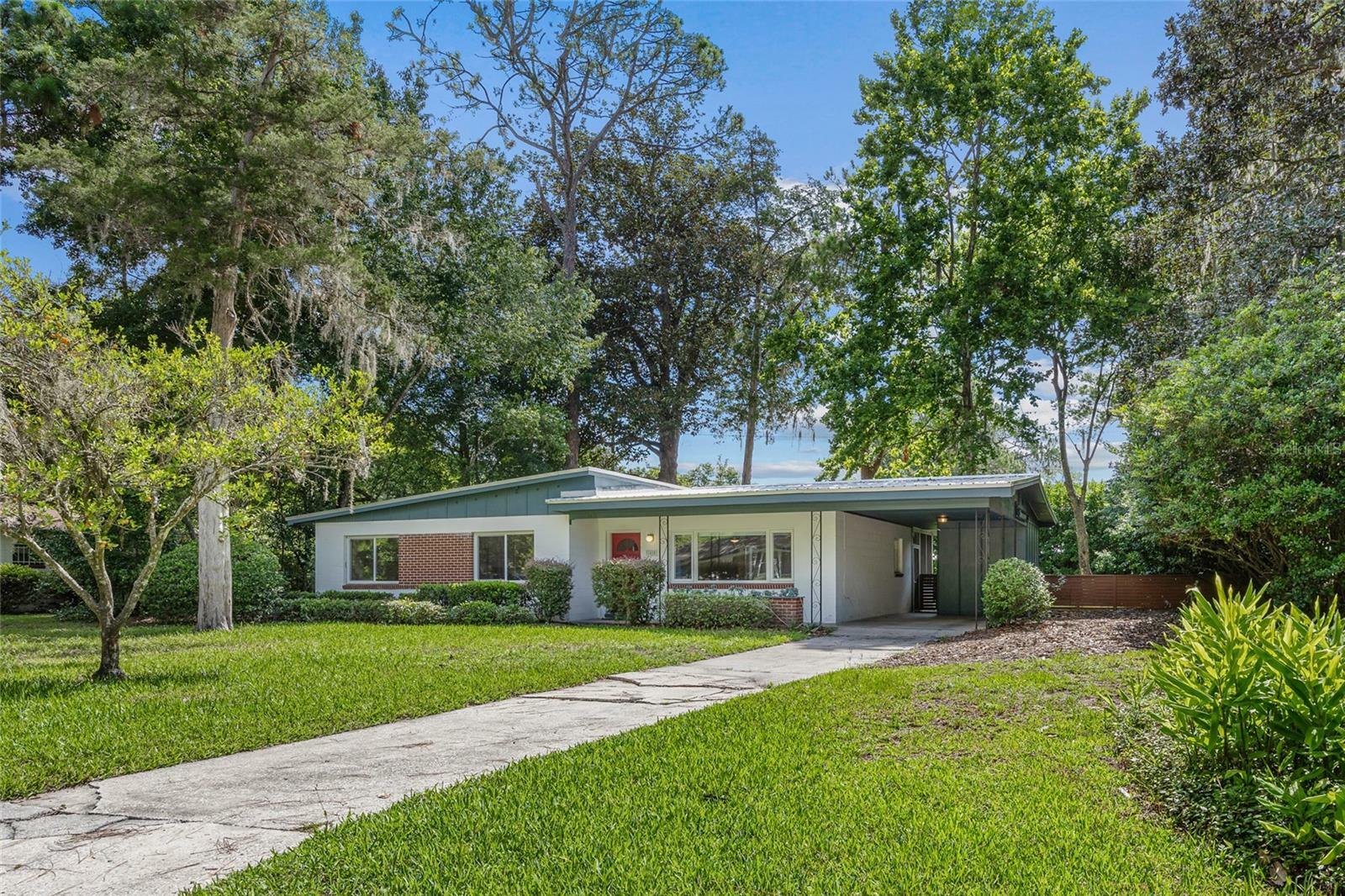 Property Photo:  1415 NE 12th Street  FL 32601 