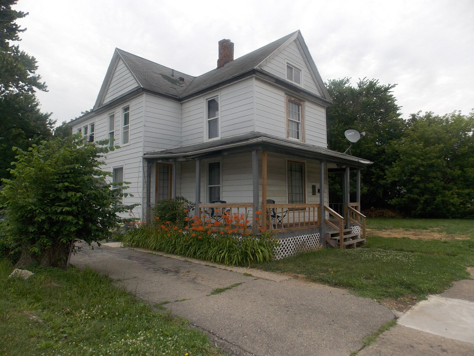 Property Photo:  175 Auburn Avenue  MI 48342 