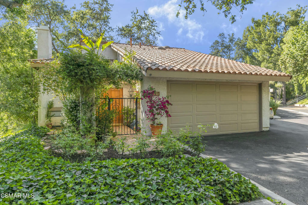 Property Photo:  727 Arroyo Oaks Drive  CA 91362 