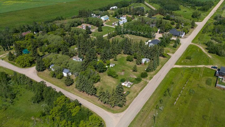 Property Photo:  4901-4905 51 Street  AB T0B 4G0 