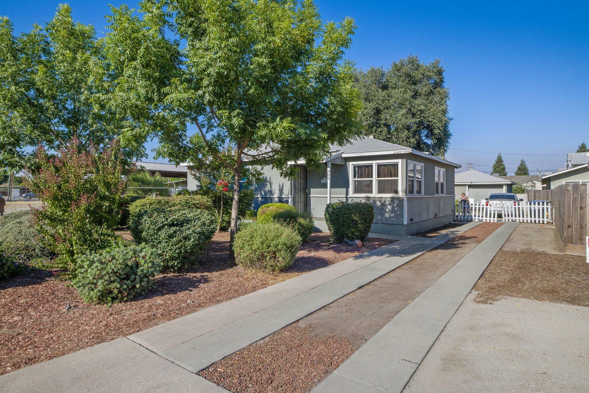 Property Photo:  500 N Hall Street  CA 93291 