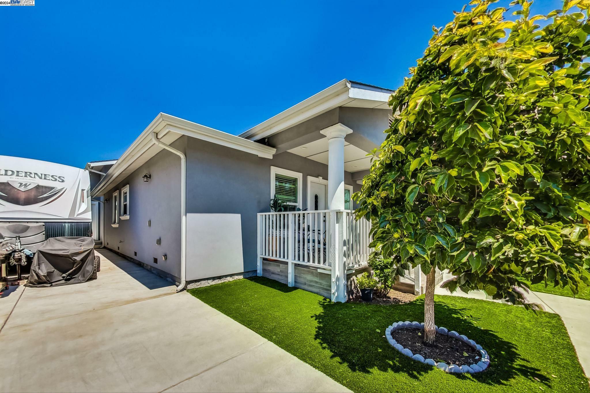 Property Photo:  10722 Pippin St  CA 94603 