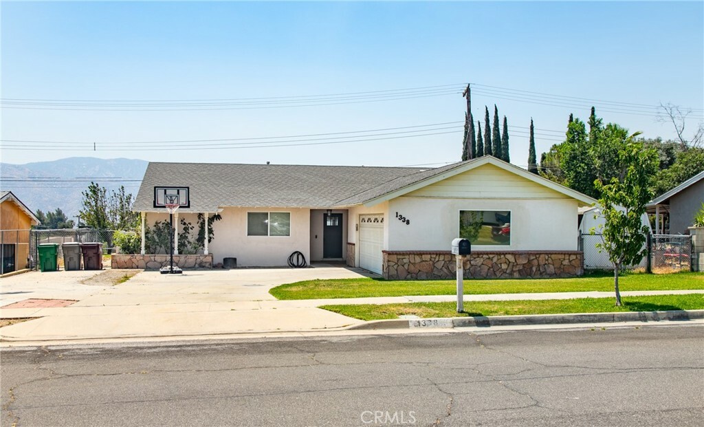 Property Photo:  1338 W Hoffer Street  CA 92220 