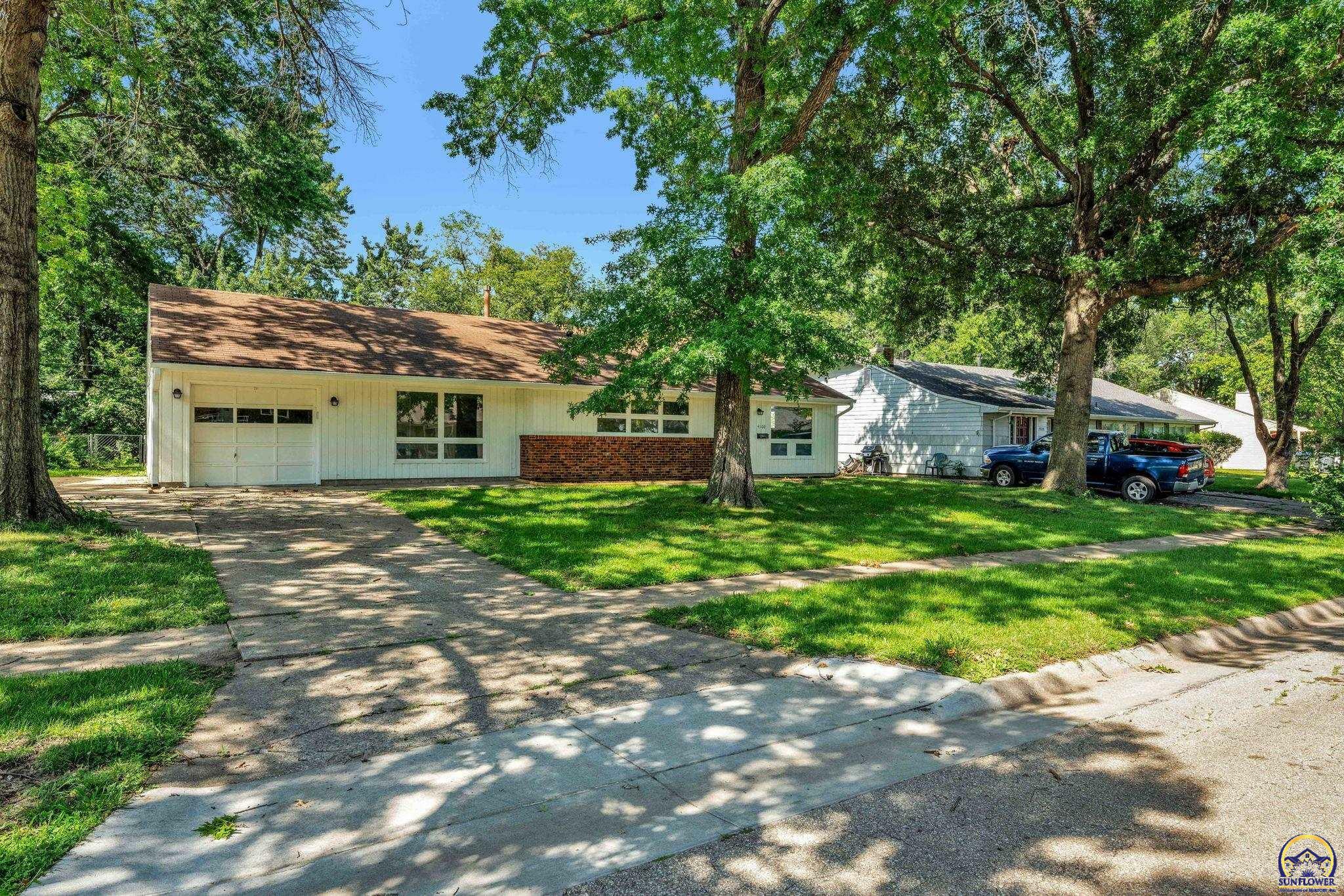 Property Photo:  4100 SW 28th Ter  KS 66614 