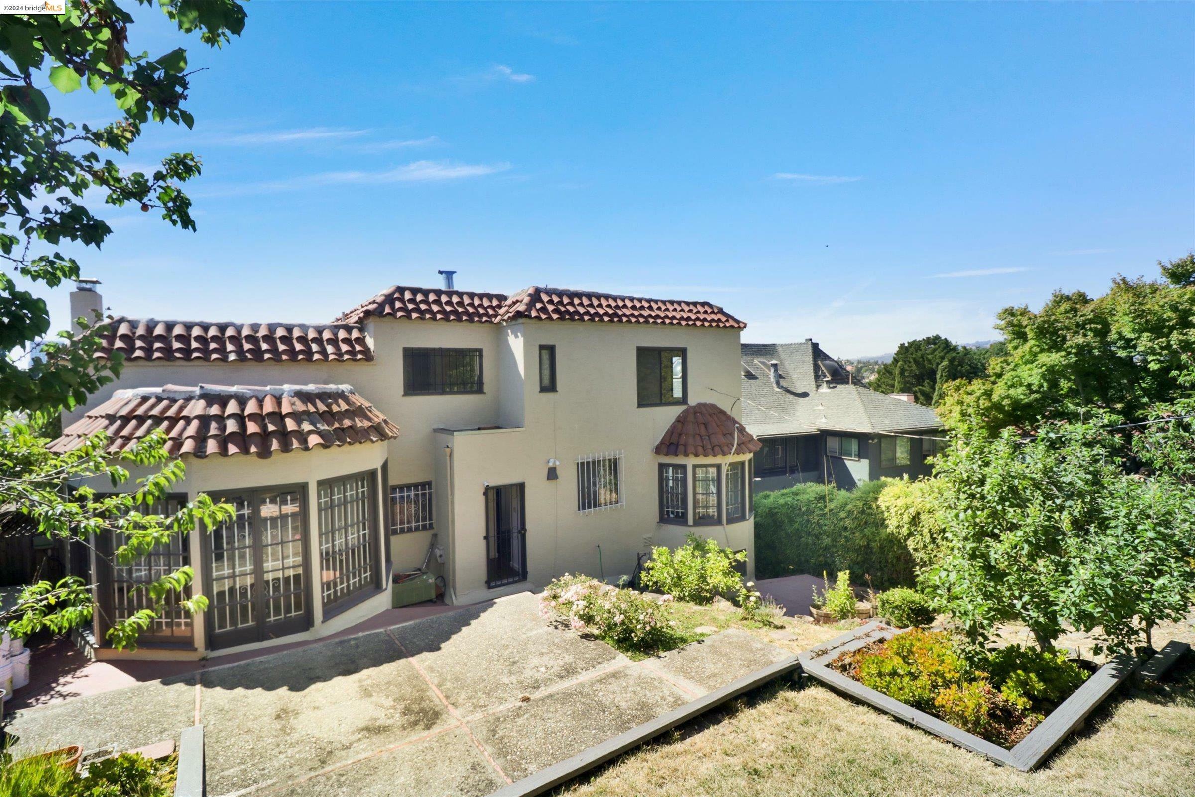 Property Photo:  600 Prospect Ave  CA 94610 