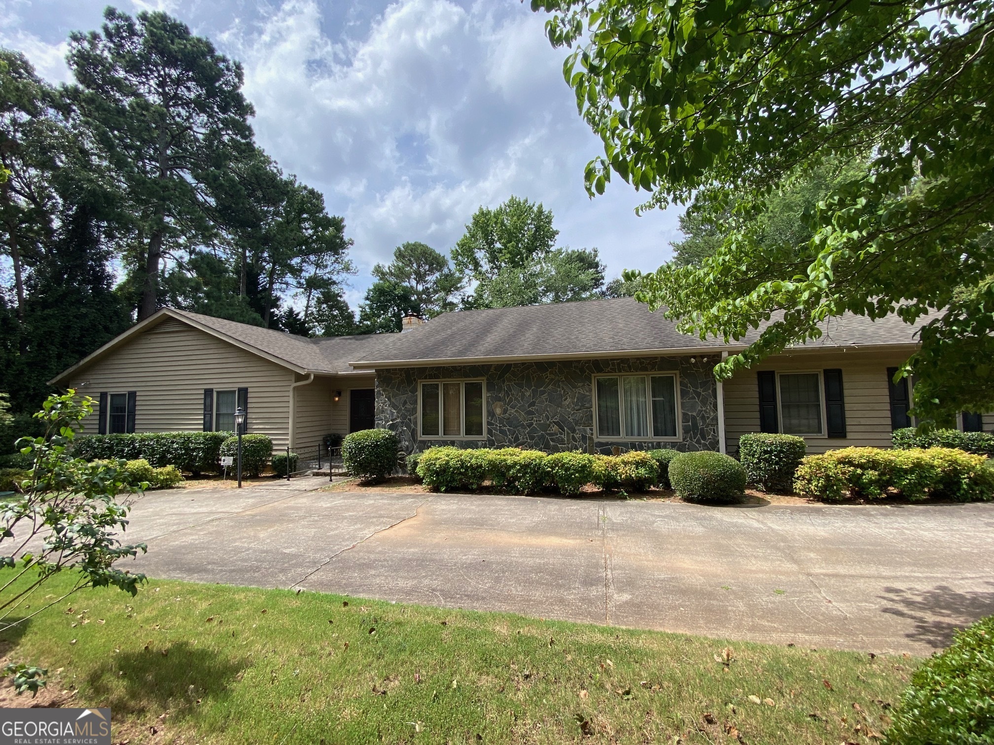 Property Photo:  2731 Harvest Court SE  GA 30013 