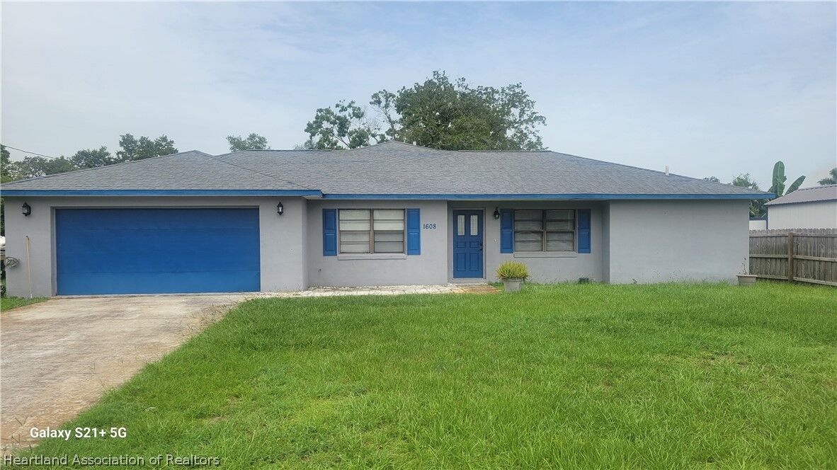 Property Photo:  1608 Cedarbrook Street  FL 33852 