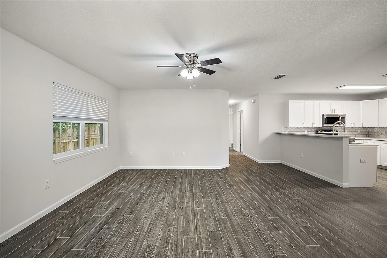 Property Photo:  500 E Lakeview Avenue  FL 32726 