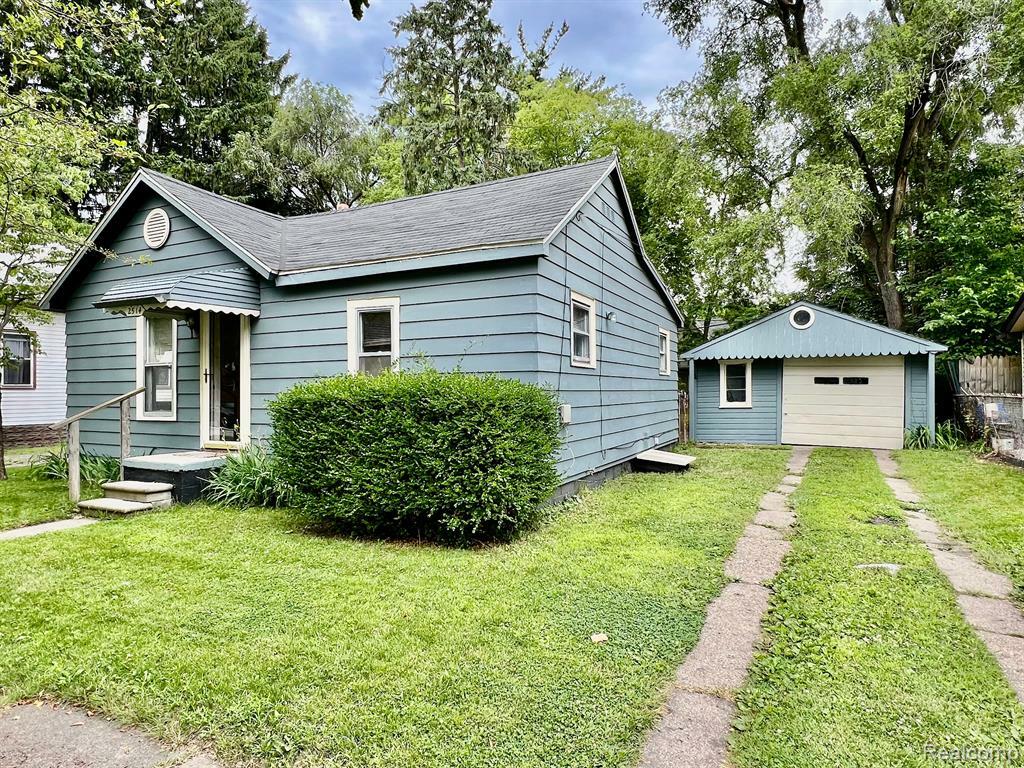 Property Photo:  2514 Walnut  MI 48060 2849 