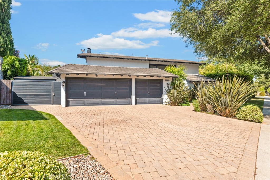 Property Photo:  2047 Bridgegate Court  CA 91361 