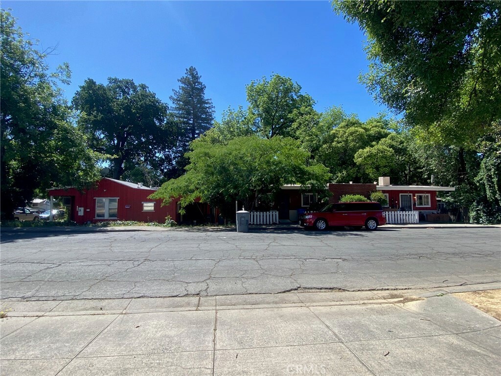Property Photo:  1724 Oak Street  CA 95965 