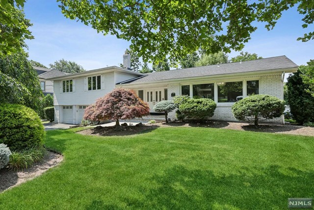 Property Photo:  17 Priscilla Lane  NJ 07632 