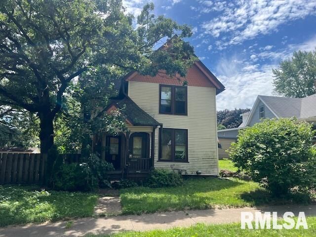 Property Photo:  215 18th Place  IA 52732