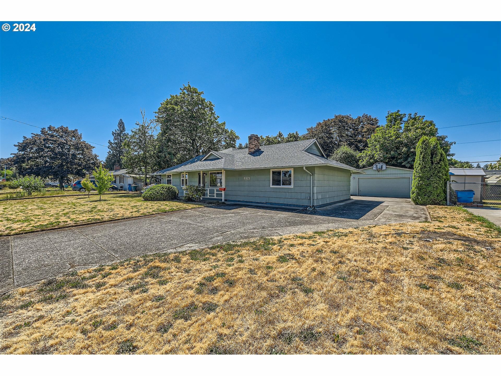 Property Photo:  6921 Kentucky Dr  WA 98664 