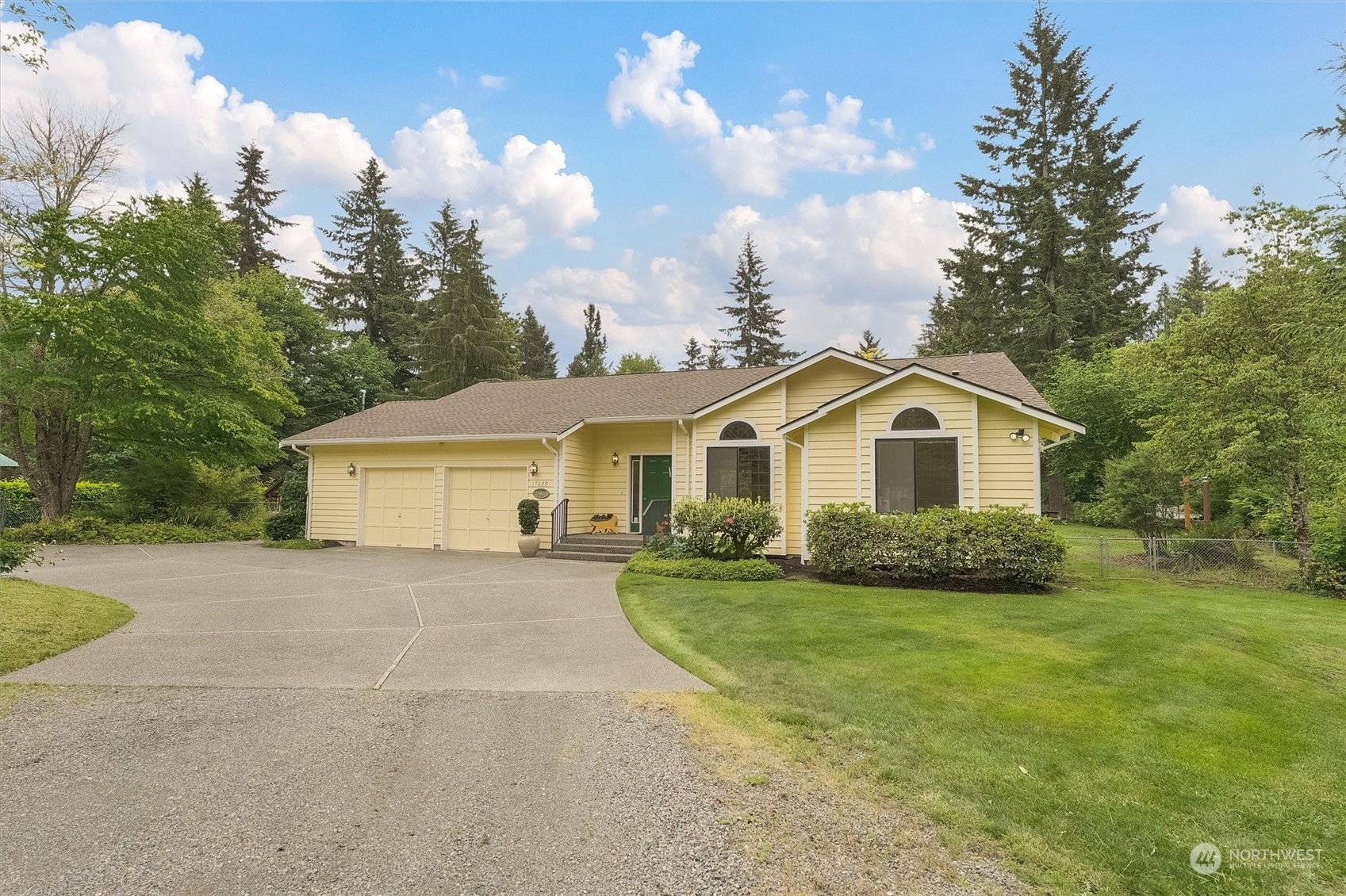 Property Photo:  17629 SE 224th St Street  WA 98042 