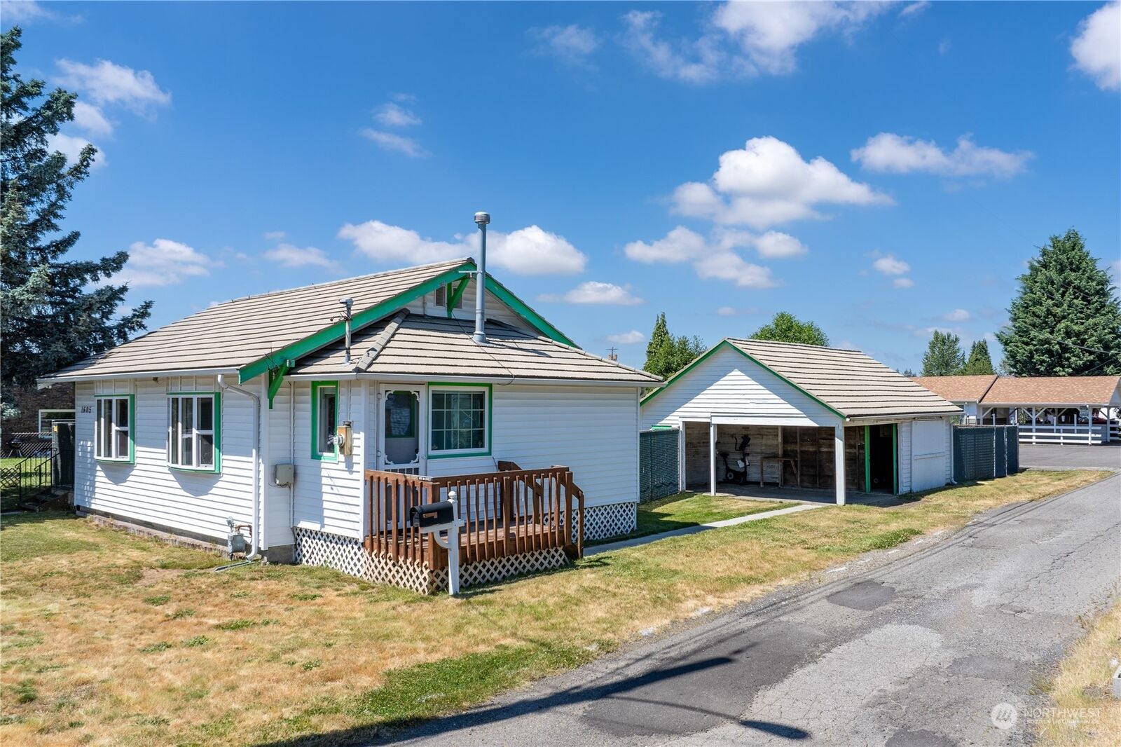 Property Photo:  1605 9th Street  WA 98270 