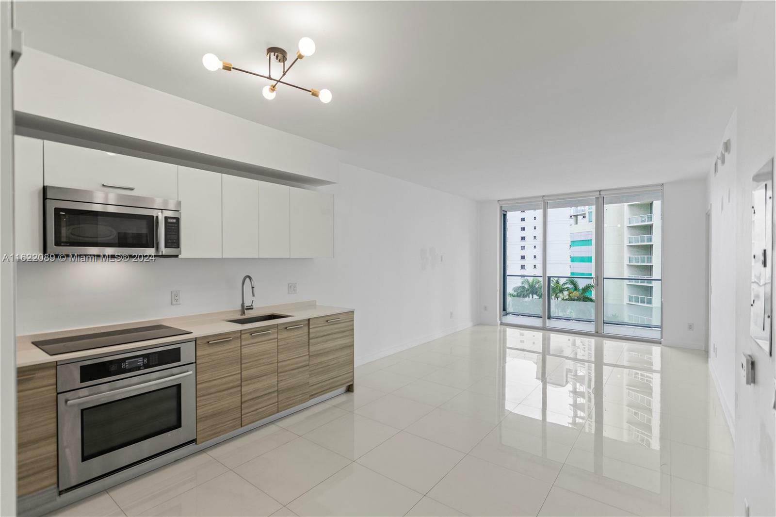 Property Photo:  1300 Brickell Bay Dr 603  FL 33131 