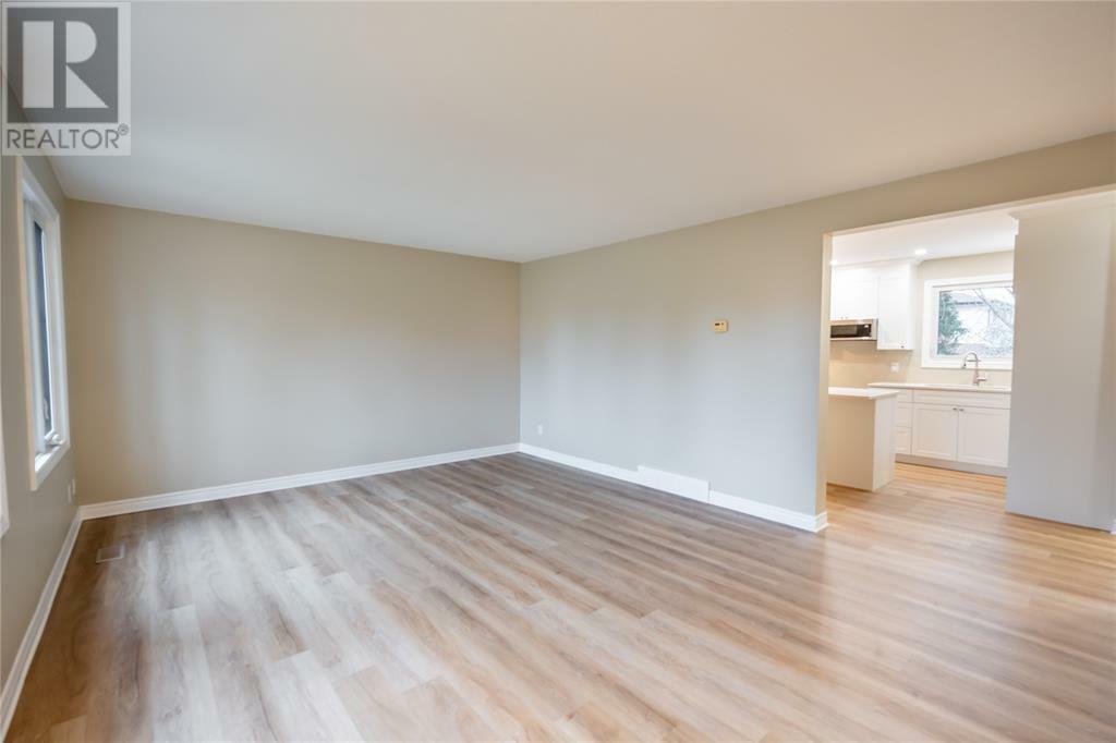 Photo de la propriété:  900 Everest Court  ON N7T 7T6 