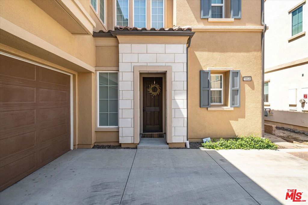 Property Photo: 20646 W Chestnut Circle CA 91326