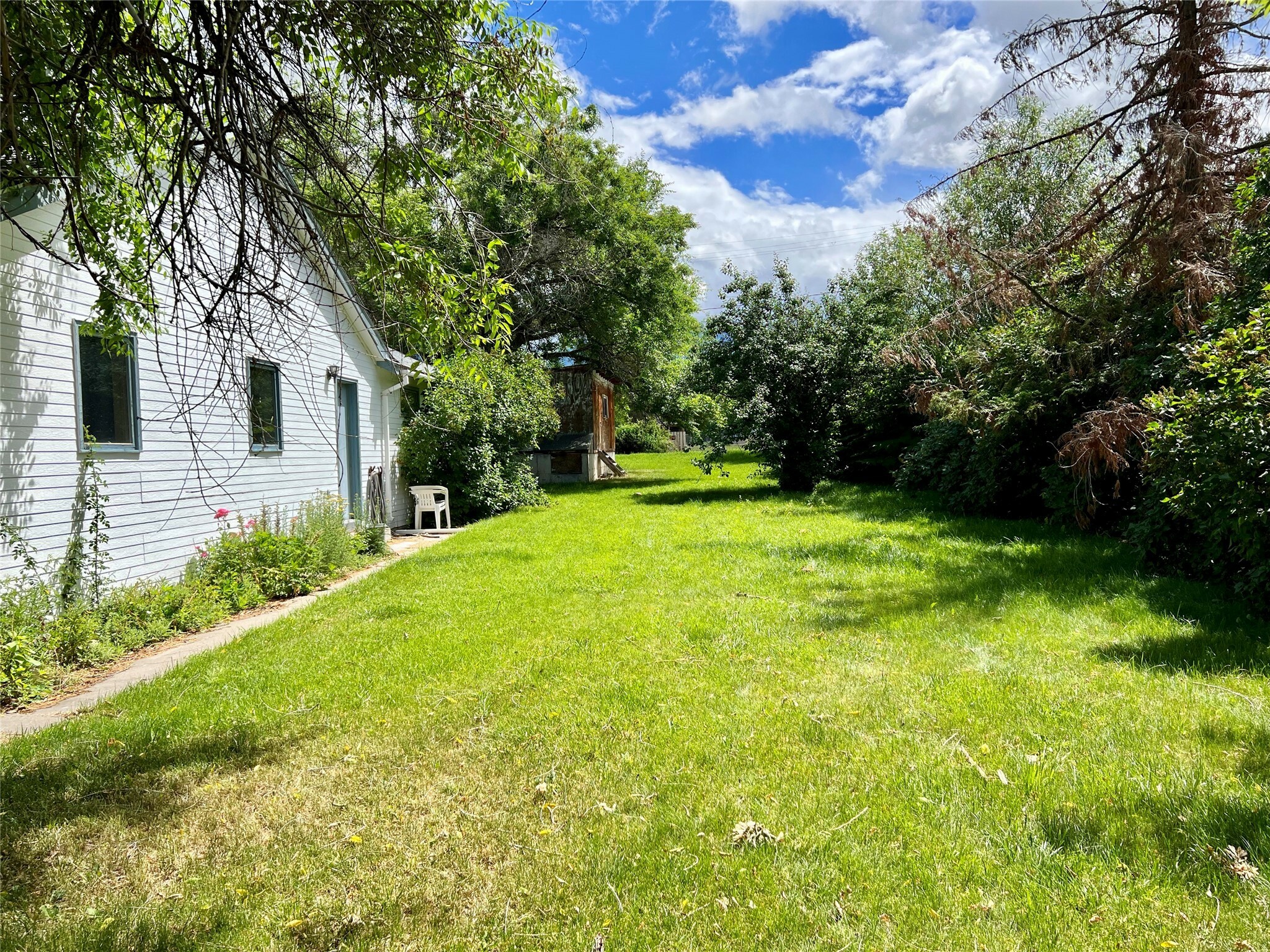 Property Photo:  112 1st Avenue  MT 59865 