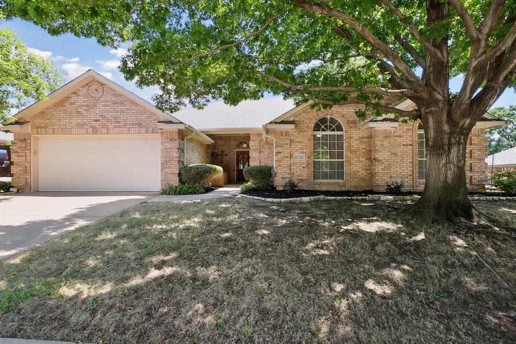 Property Photo: 3732 Ashford Drive TX 76021