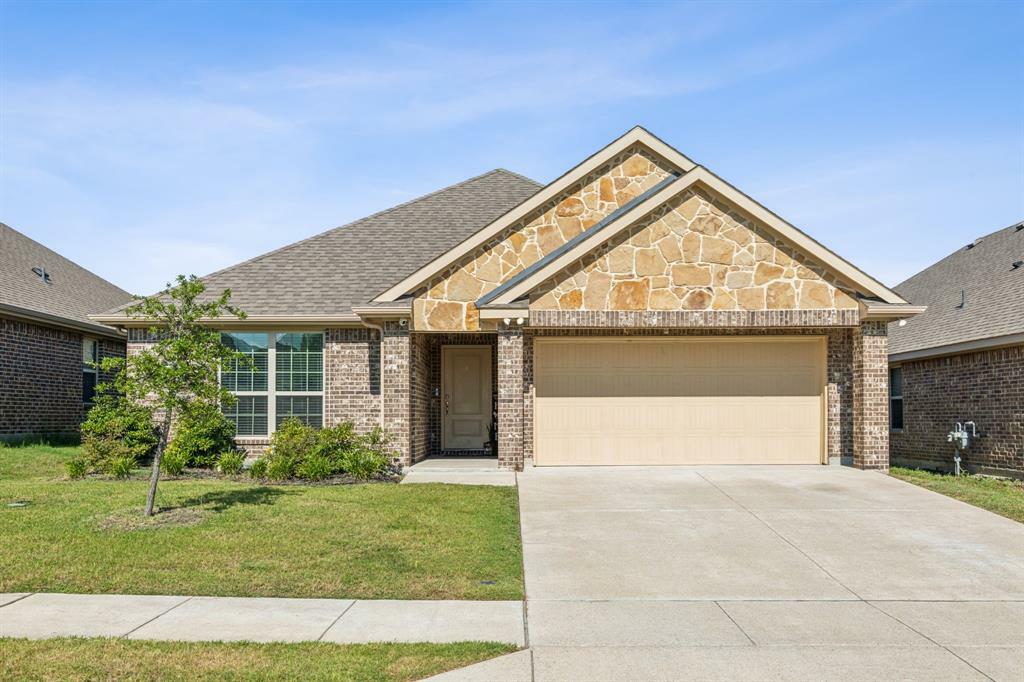 Property Photo: 812 Fredericktown Drive TX 75189