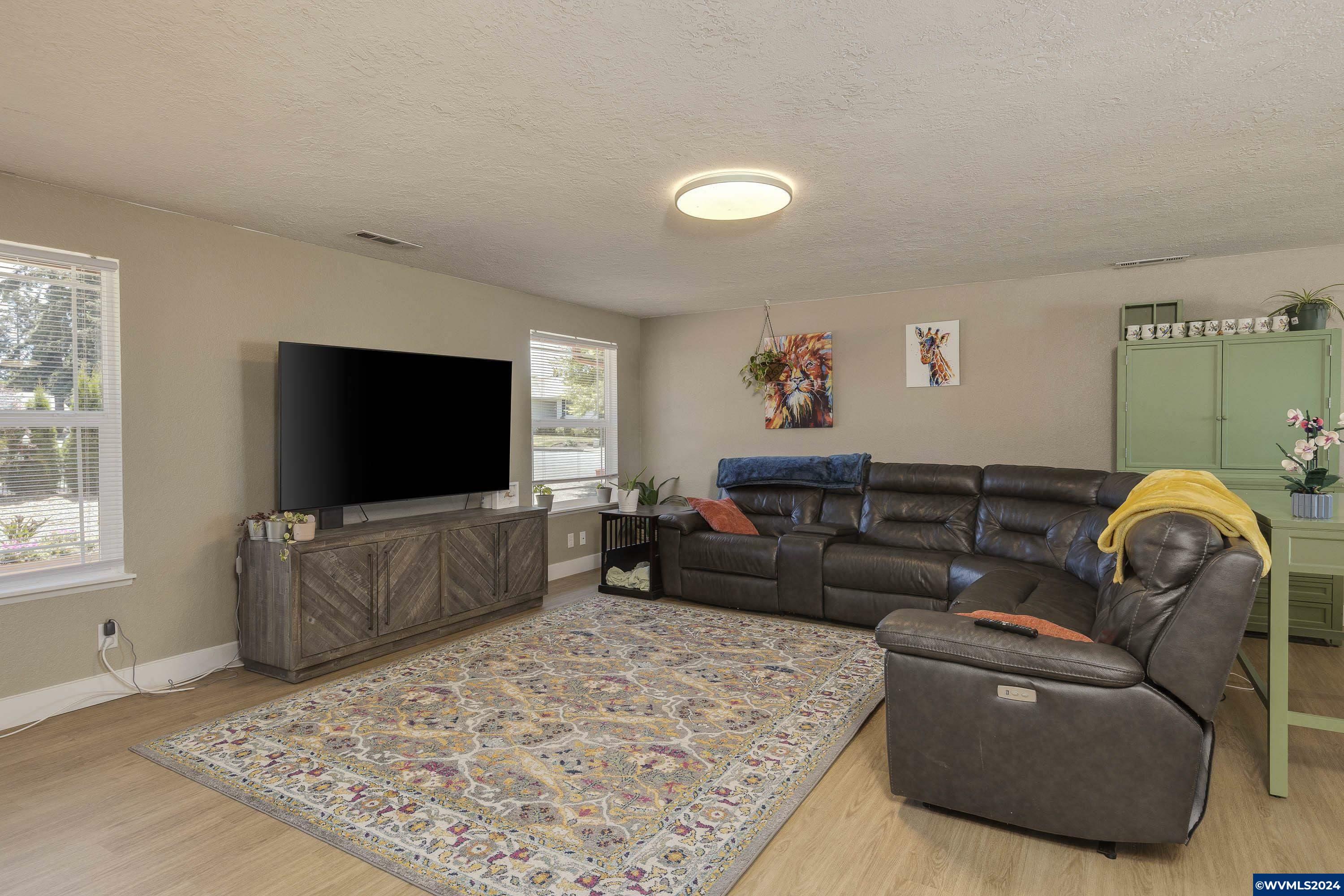 Property Photo:  2450  La Jolla Ct  OR 97304 