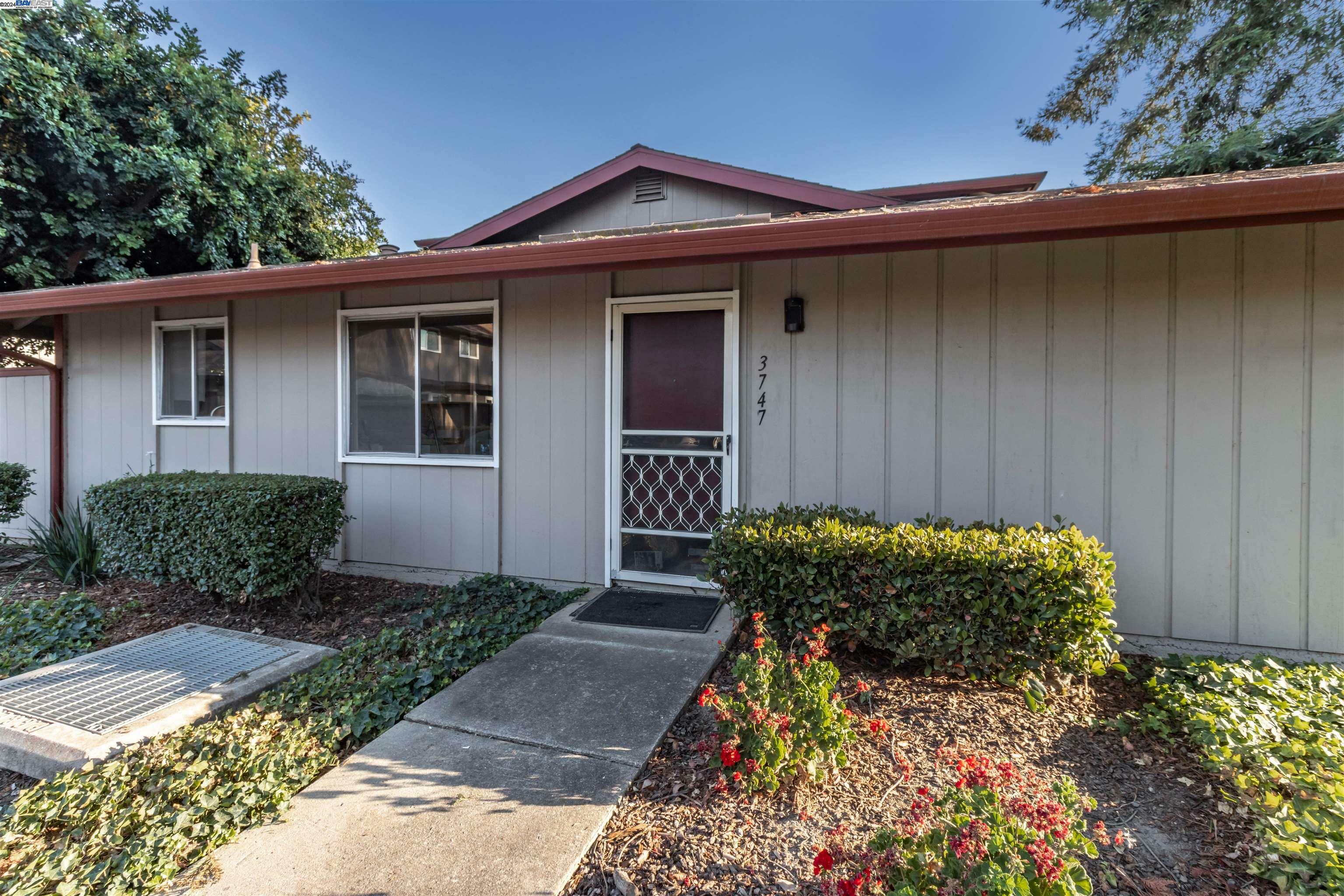 Property Photo:  3747 Oxford Cmn  CA 94536 