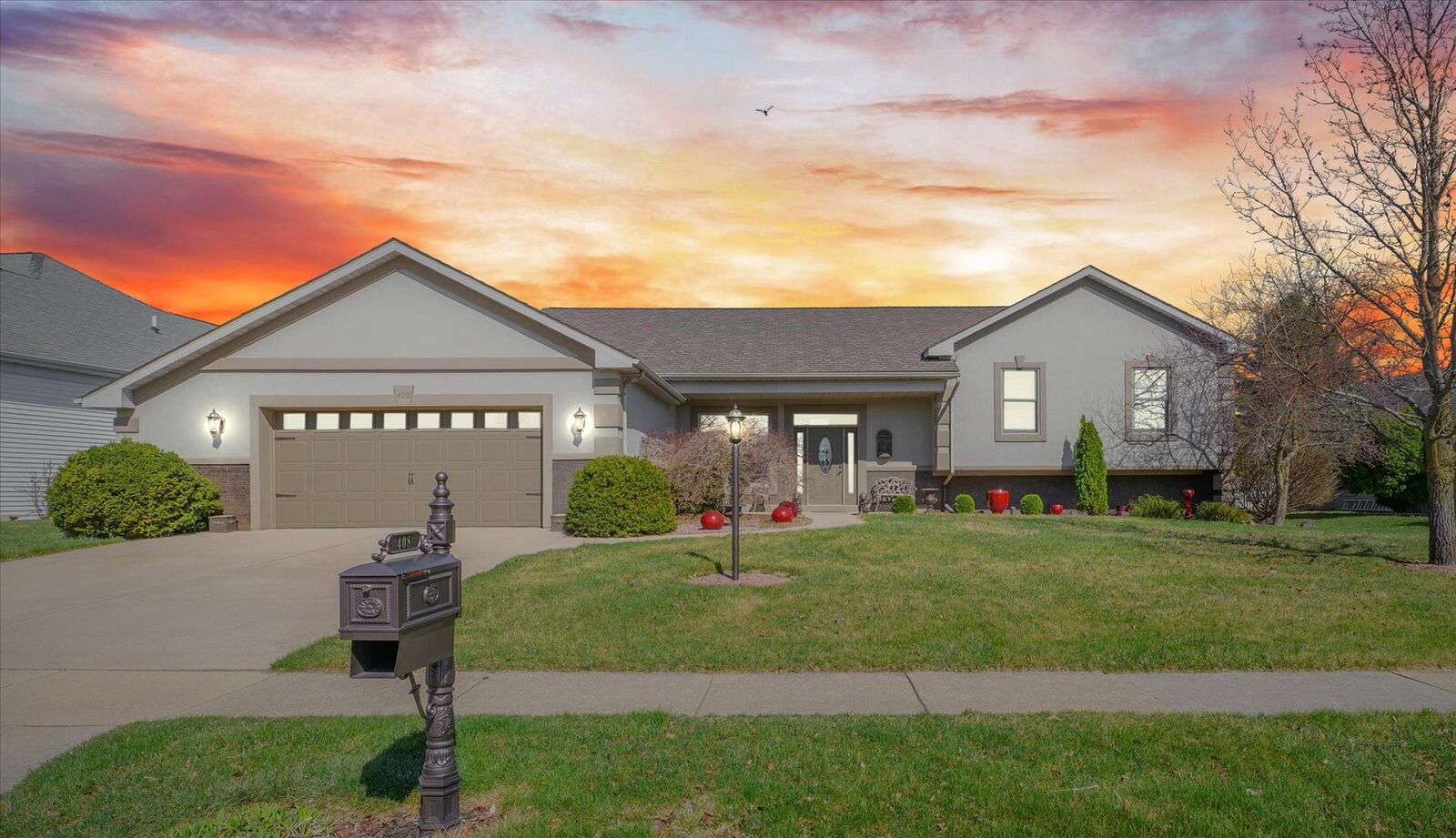 Property Photo:  408 Beringer Circle  IL 61802 