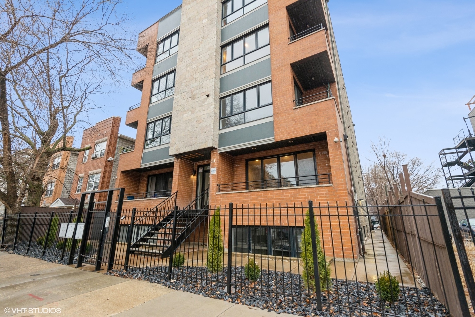 Property Photo:  2310 W Jackson Boulevard 4E  IL 60612 